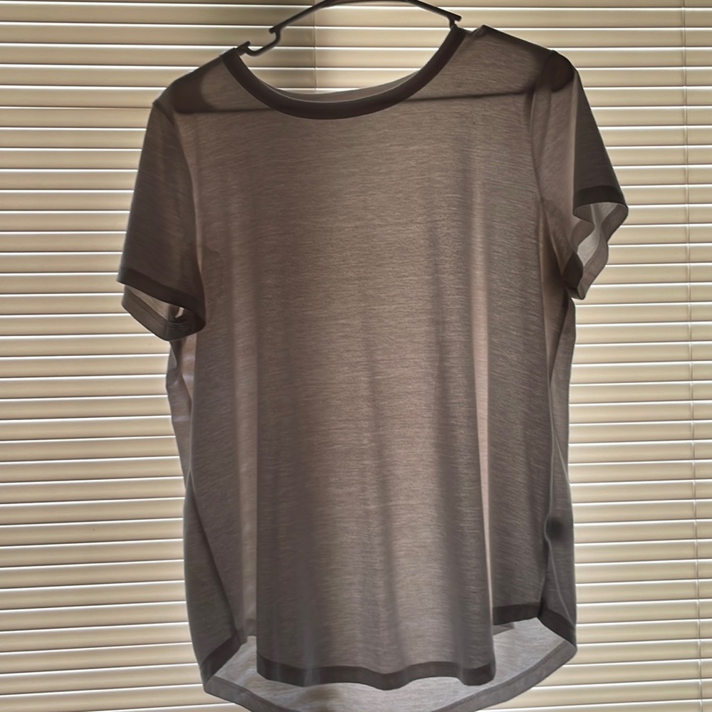 white shirt sleeve tee